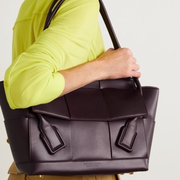 BOTTEGA VENETA Medium Arco Dark Grape Leather Tote - Picture 13 of 13